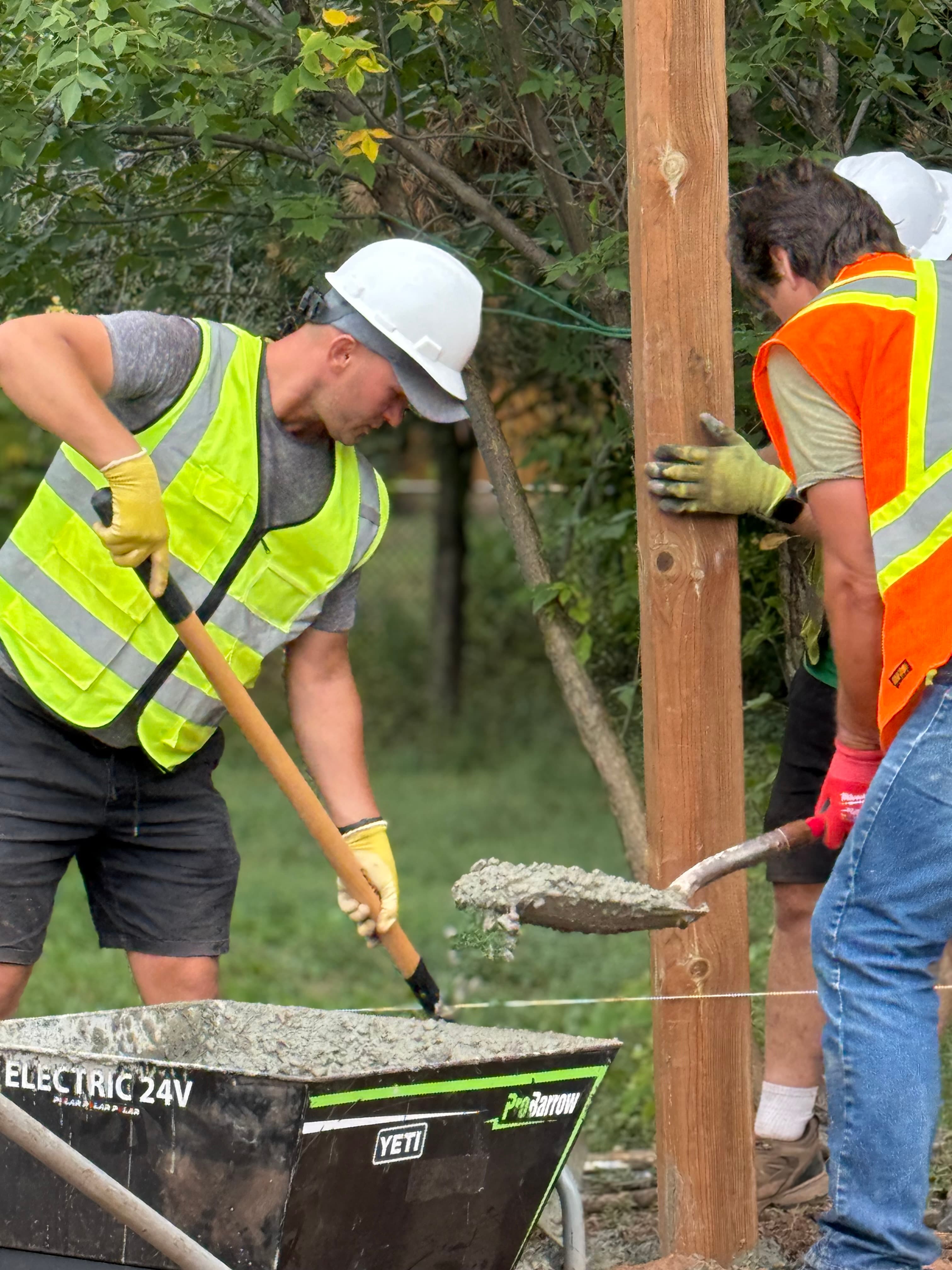Professional landscaping and fence installation experience in Oakville, Burlington and the GTA